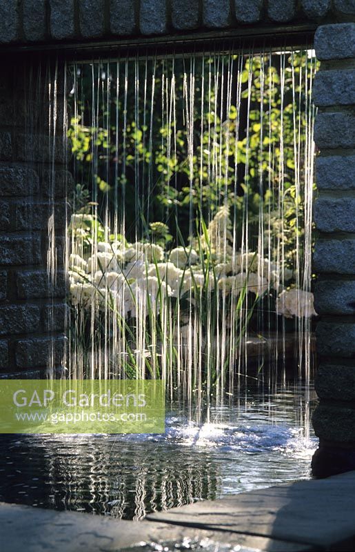 Rideau de fontaine d'eau à Hampton Court FS 2002.