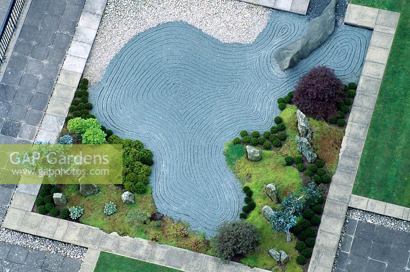 Le nageur, un paysage d'inspiration japonaise par Tony Heywood de Conceptual Gardens au Water Gardens, Londres
