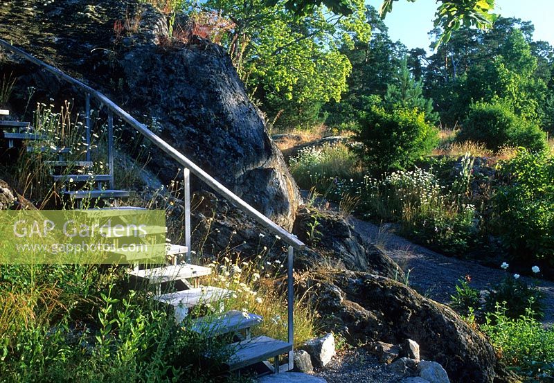 Escaliers en bois dans une plantation de style prarie - Villa Eketop, Suède