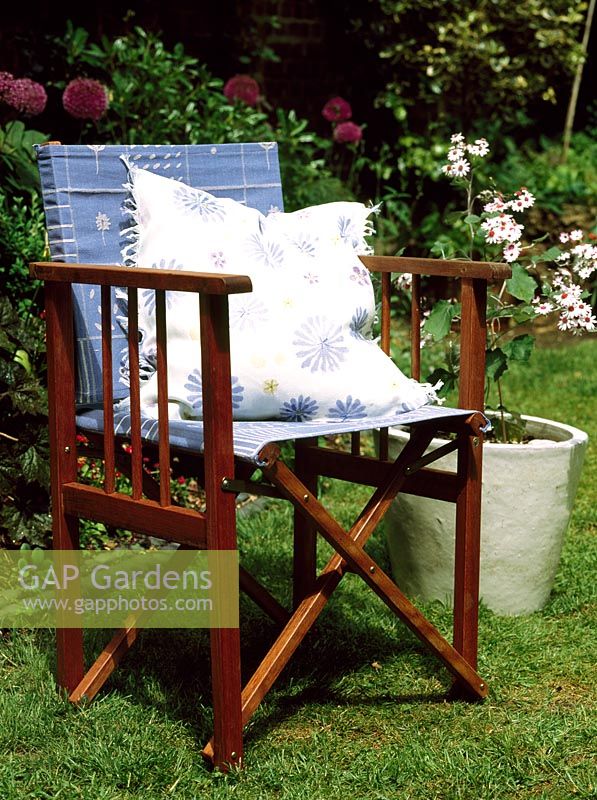 Chaise de directeur de jardin recouverte de tissu