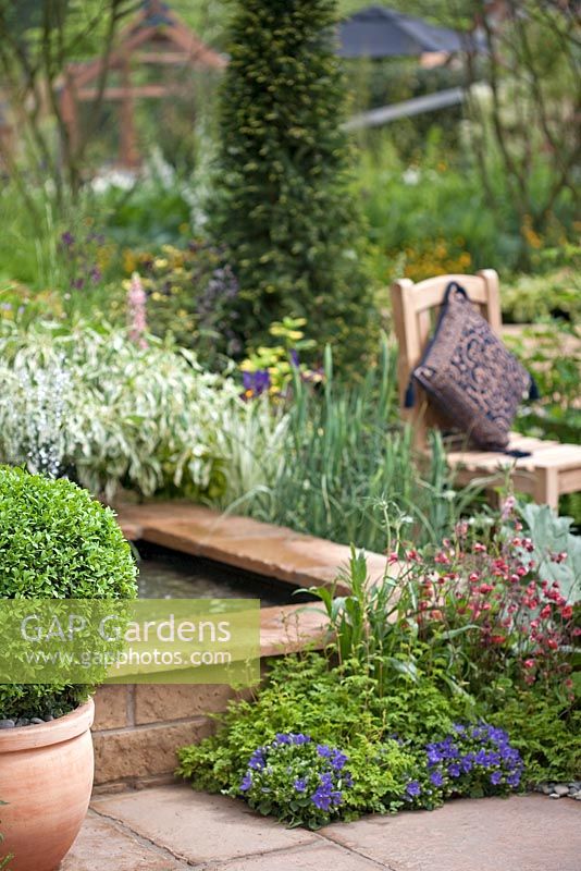 Le jardin LK Bennett - RHS Chelsea Flower Show 2008, parrainé par SG Hambros, construit par Clifton Nurseries