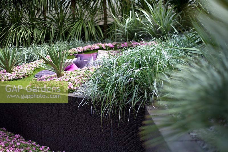 The Quilted Velvet Garden, parrainé par Quilted Velvet et Hortus Infinitus - Médaillé de la Flore d'Argent au RHS Chelsea Flower Show 2009