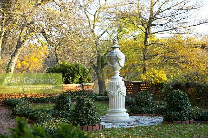 La terrasse de l'urne, Dumbarton Oaks, Washington DC, matin d'automne