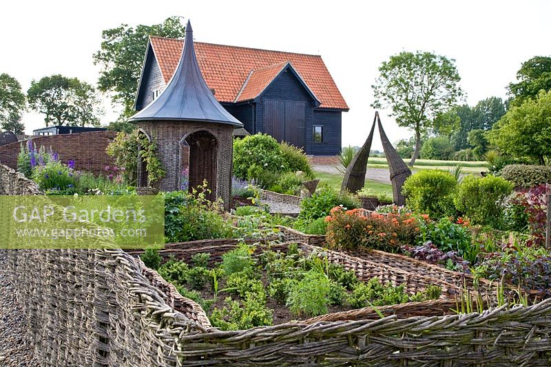 Jardin potager avec gazebo tissé - Brampton Willows