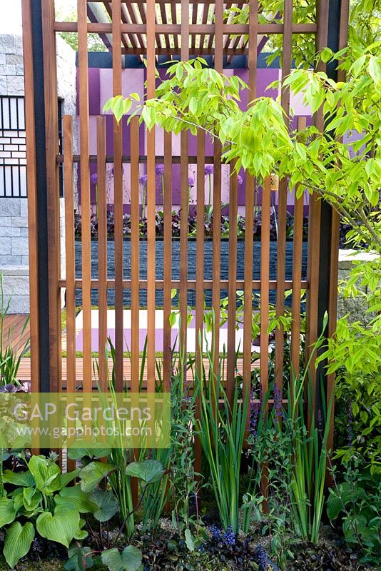 Treillis en bois - Un jardin de retraite tranquille japonais, parrainé par Sekisui Exterior Co Ltd - Médaillé de flore dorée argent au RHS Chelsea Flower Show 2009