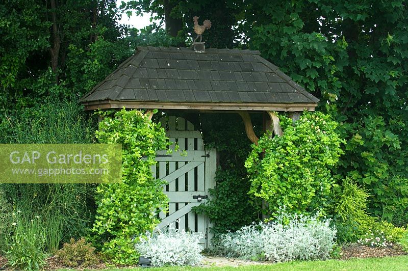 Lonicera grandir passerelle en bois voûtée avec porche