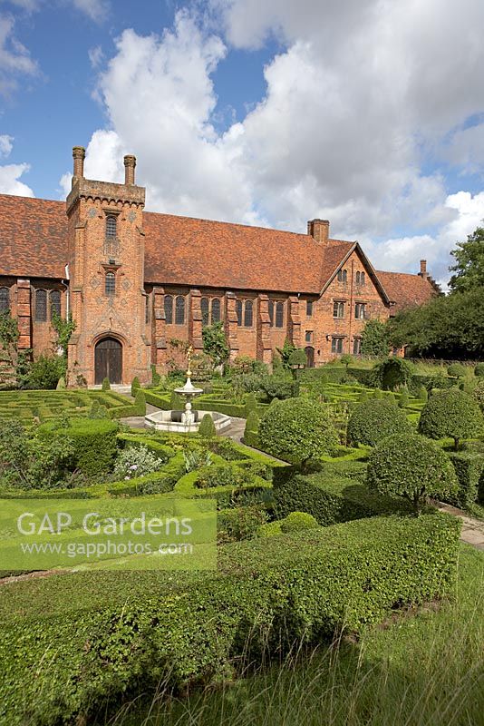 Le vieux palais Tudor et Knot Garden - Hatfield House, Hertfordshire