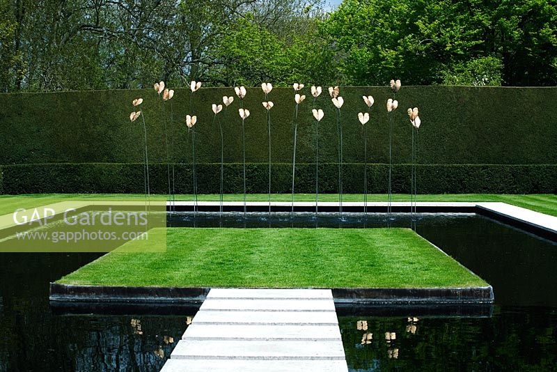 Jardins de Kiftsgate Court. Dispositif d'eau conçu par Simon Allison