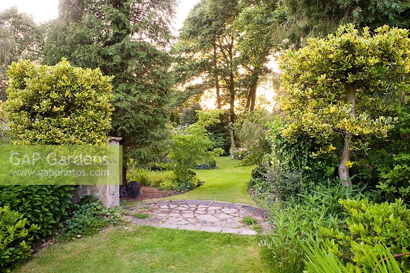 Sentier reliant le jardin principal au jardin du bas - Greenways garden, Cheshire