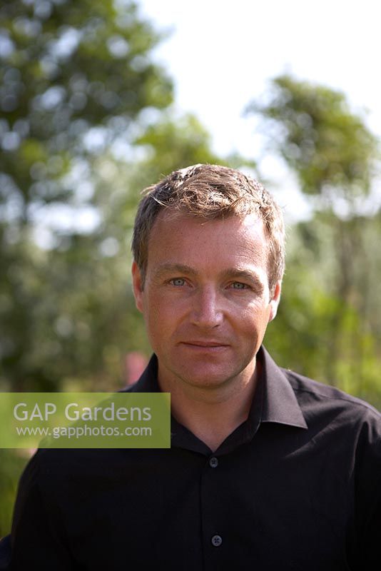 Chris Beardshaw Garden Designer. Hampton Court 2011