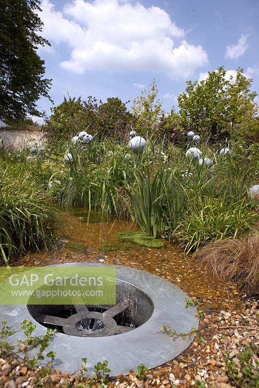 Jardin du 50e anniversaire du WWF - Pourquoi nous nous soucions des Chalk Streams - RHS Hampton Court Flower Show 2011