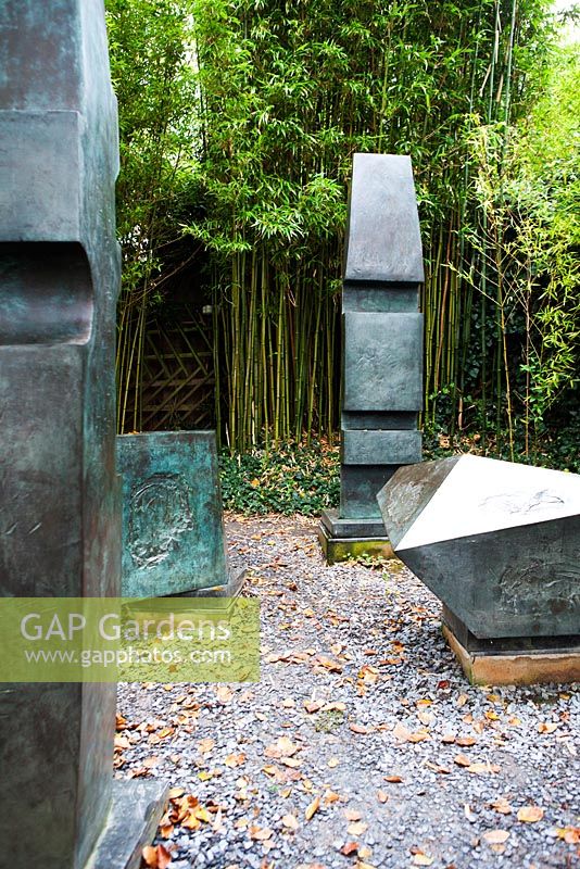 Partie de conversation avec Magic Stones 1973 Bronze - Barbara Hepworth Sculpture Gareden, St Ives, Cornwall, octobre