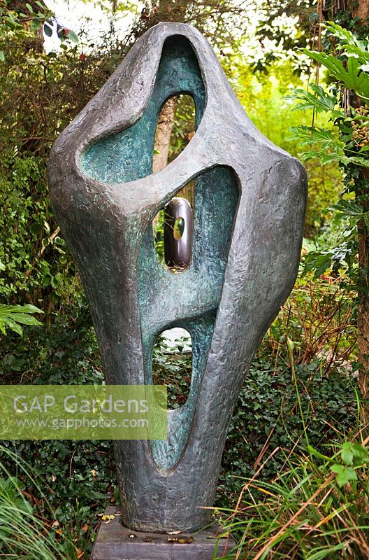 Figure for Landscape 1959-60 - Barbara Hepworth Sculpture Garden, St Ives, Cornwall, octobre