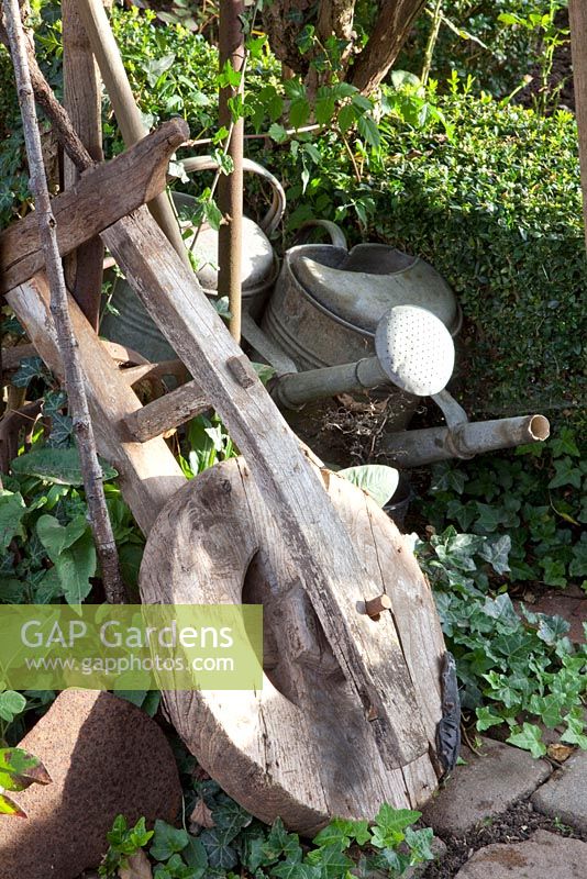 Vieux matériel de jardinage - Huys en Hof