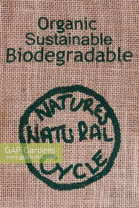 Étiquette de cycle naturel Natures imprimée sur un sac en toile de jute