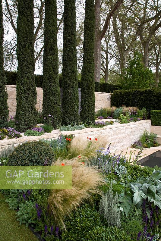 Arthritis Research UK garden - Chelsea Flower Show 2012 Un jardin inspiré de la Villa Lante et de la Villa d ' Este.