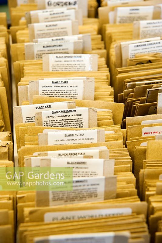 Paquets de semences par ordre alphabétique. Plantworld, Devon, Royaume-Uni
