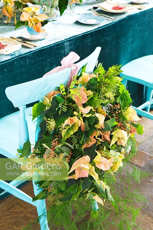 Chaise de table à manger décorée de poinsettia 'Christmas Feelings Cinnamon'