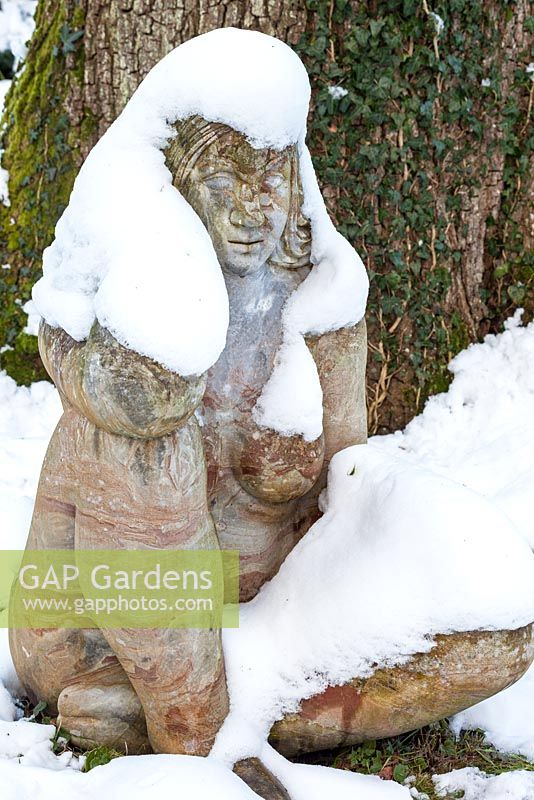 Statue de la déesse des bois dans la neige, The Stumpery, Highgrove Garden, 21 janvier 2013