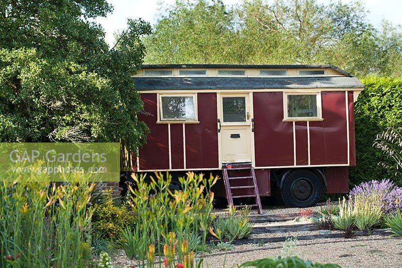 Une caravane vintage sert de cabane insolite