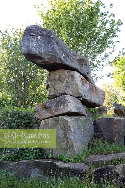 Le Jardin Laurent Perrier Chatsworth - blocs de pierre de grès géants