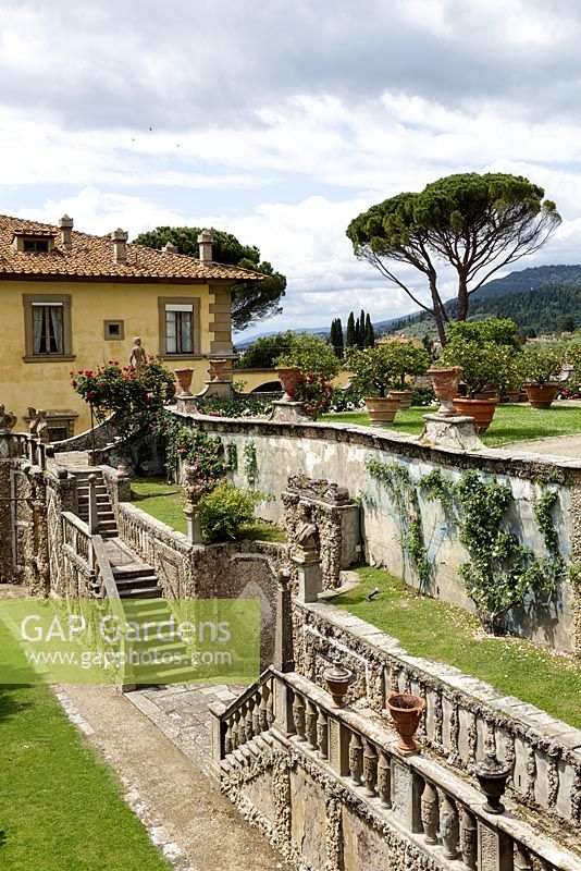 Villa Gamberaia, Settignano, Florence, Toscane, Italie. Le jardin de la grotte, une partie du jardin à l'italienne formelle