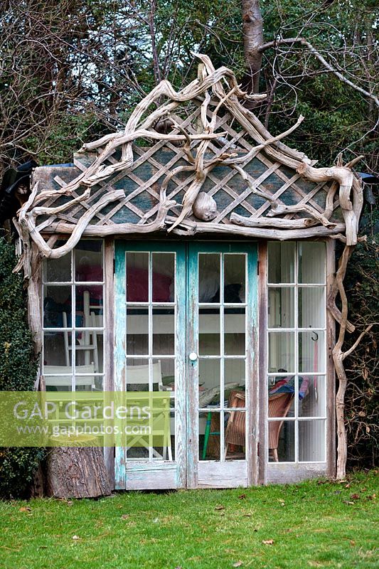 Maison d'été en bois flotté à Charlotte et le jardin de Donald Molesworth, Kent, UK.