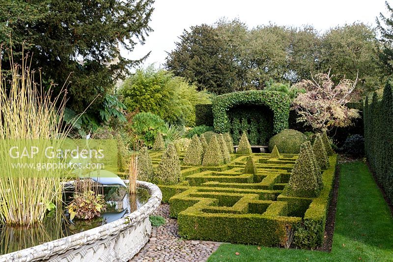 Jardin Knot avec haies de parterres topiaires - Bourton House Garden