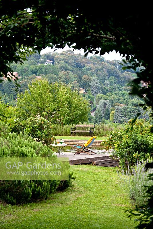 Jardin moderne avec vue panoramique - Beretta Kastner architetti. Monza. Italie