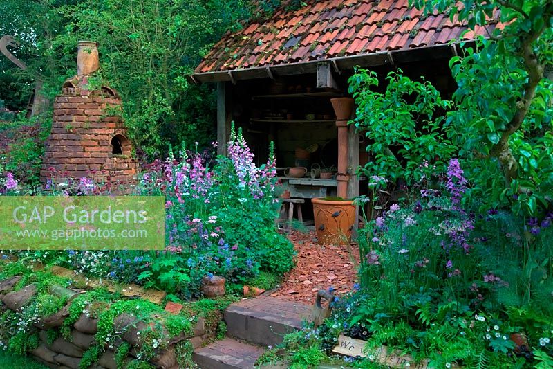 RHS Chelsea Flower Show 2014 - Le jardin du potier DialAFlight - Nature redessiné. Créateurs Francesca Murrell
