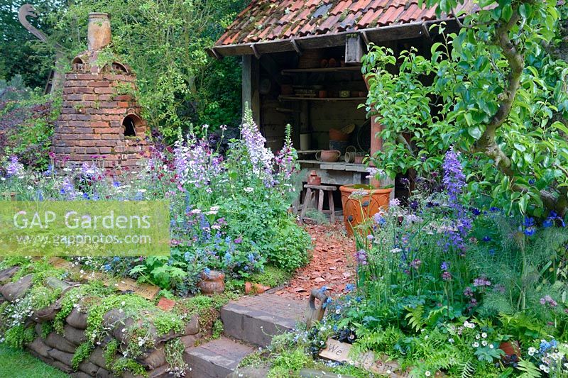 RHS Chelsea Flower Show 2014 - Le jardin du potier DialAFlight - Nature redessiné. Créateurs Francesca Murrell