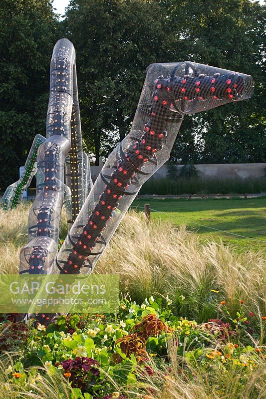 Le jardin conceptuel Bright Idea conçu par Tom Harfleet au RHS Hampton Court Flower Show 2011