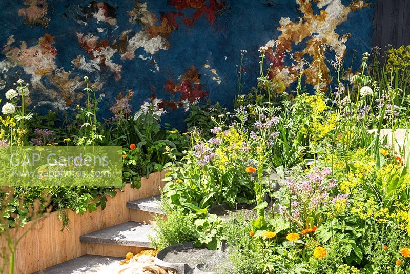 Le AkzoNobel Honeysuckle Blue (s) Garden au RHS Chelsea Flower Show 2016. Designers: Claudy Jongstra, Stefan Jaspers.