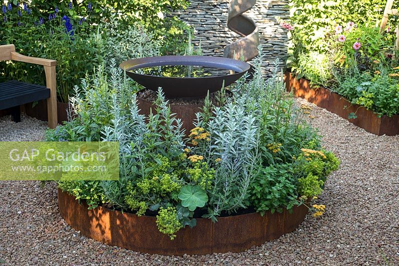 CCLA: Un jardin de retraite d'été au RHS Hampton Court Flower Show 2016. Concepteurs: Amanda Waring et Laura Arison. Commanditaire: CCL