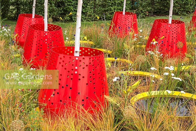 Le jardin Kinetica au RHS Hampton Court Flower Show 2017. Designer: John Warland. Commanditaire: Paneltech Systems Ltd. Obtient une médaille d'argent doré. je