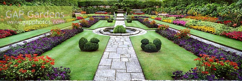 Le jardin de la piscine Hampton Court Palace Gardens Surrey England
