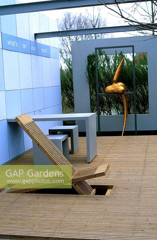 Chaise contemporaine en terrasse en bois conçue par Buro Landvast Que pensez-vous de Floriade