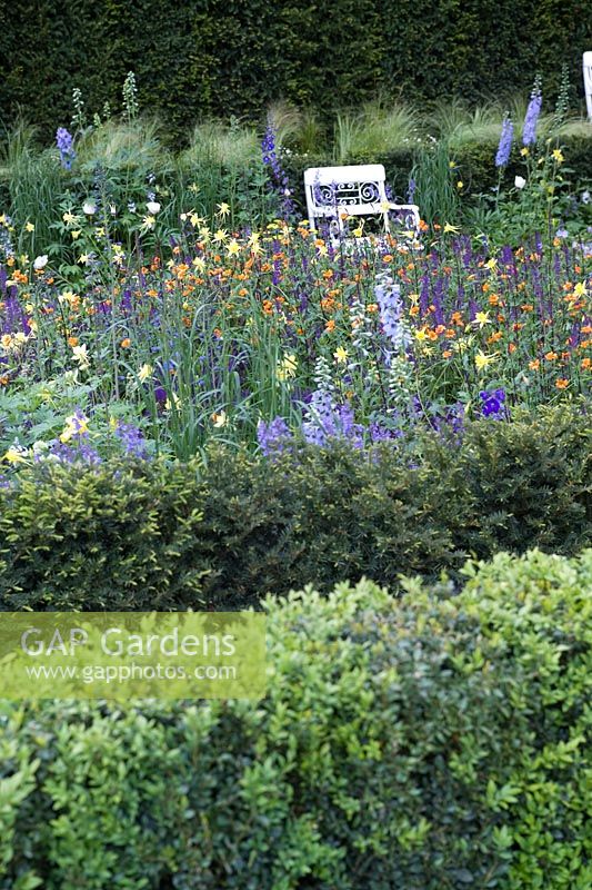 The Daily Telegraph Garden Isabelle Van Groeningen Gabriella Pape Silver Gilt Flora RHS Chelsea Flower Show 2007
