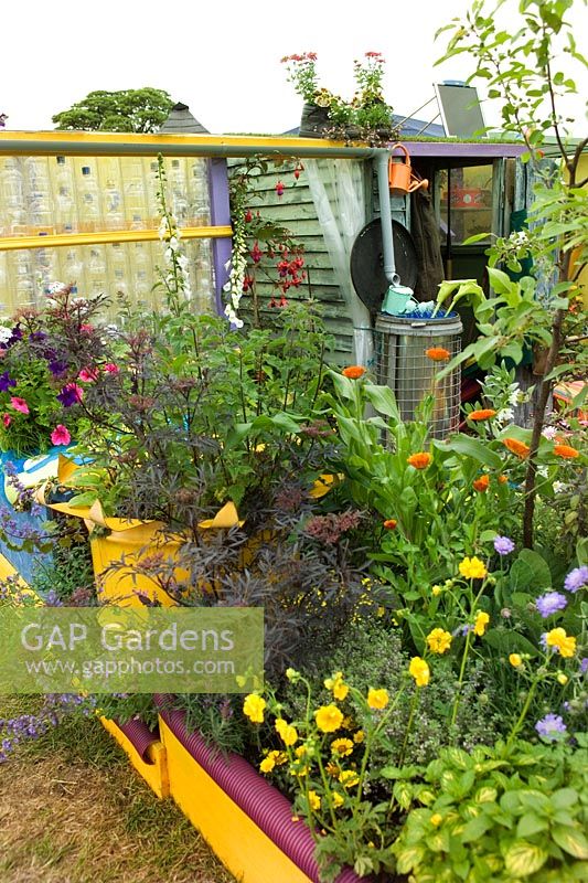 Recycler Réutiliser Relax Garden par Perennial et Oatridge College à Gardening Scotland 2007 Silver Gilt Medal Best Show Garden