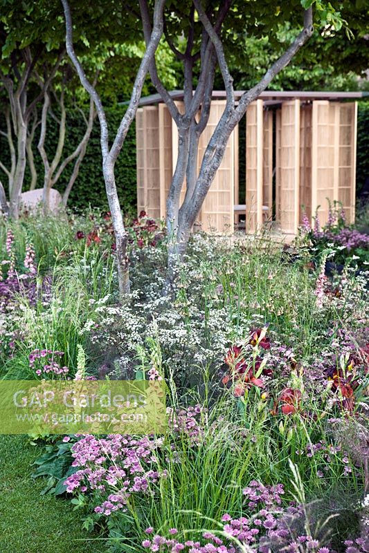 Nature et intervention humaine, le jardin Laurent-Perrier de Luciano Giubbilei au RHS Chelsea Flower Show 2011