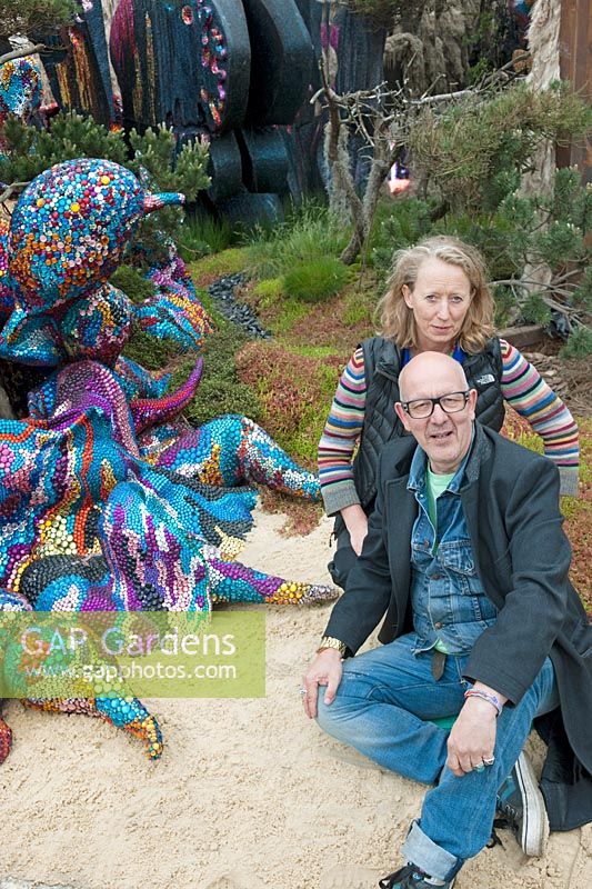 Glamourlands: a Techno-Folly ar = t RHS Chelsea Flower Show Design: Tony Heywood et Alison Condie représentés par Vigo Gallery