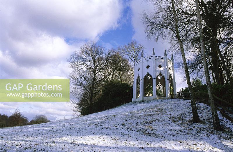 Painshill Surrey jardin paysage pittoresque tour gothique en hiver