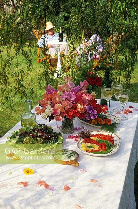 Jardin privé Sussex manger un repas à l'extérieur en été