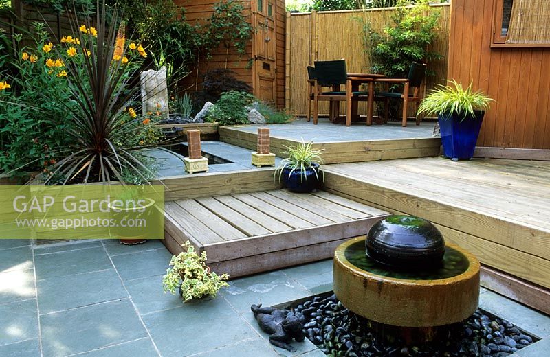jardin privé London Design Christine Fitzsimmons petite terrasse jardin de la ville avec deux niveaux d'eau