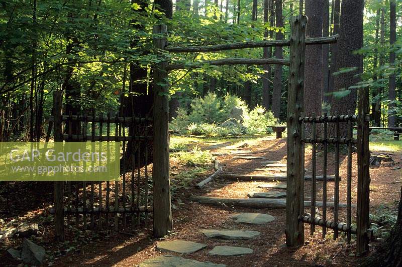 Mount Tremper Monastery New York Design Stephen Morrel entrée en bambou au jardin japonais Le jardin zen avec des pierres mo