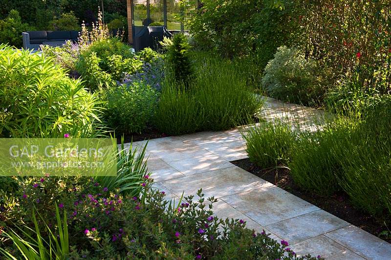 jardin privé Hampshire design designer aménagement paysager moderne contemporain Diplômé Paysages soleil ensoleillé vue pierre banlieue patio