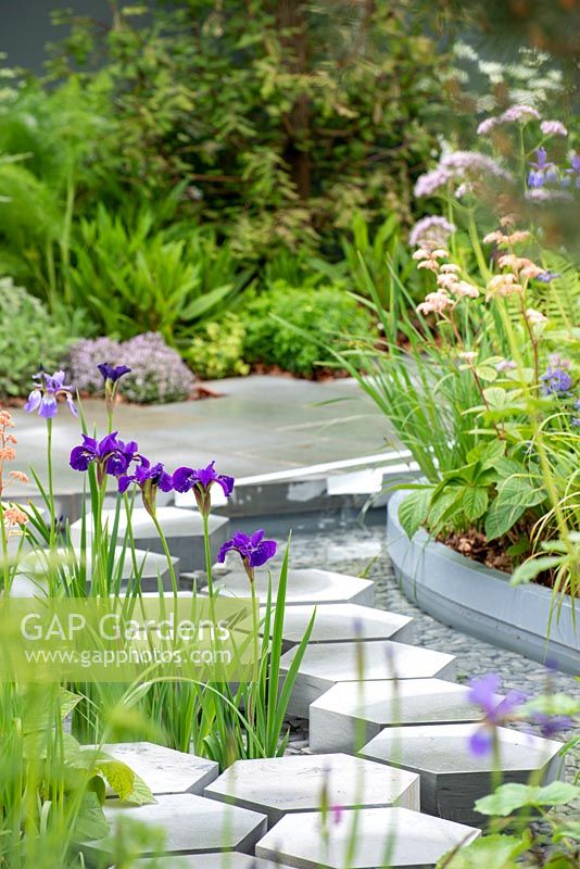 La pièce d'eau du jardin de Manchester au RHS Chelsea Flower Show 2019, Design: Architecture extérieure