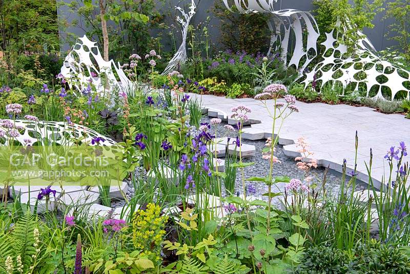 Vue d'ensemble du jardin de Manchester au RHS Chelsea Flower Show 2019, Design: Architecture extérieure