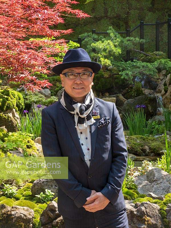 Designer Kazuyuki Ishihara devant son jardin Green Switch Chelsea Flower Show 2019. Sponsor: G-Lion