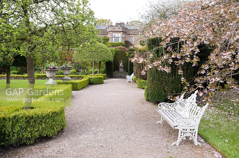 Le jardin d'été à Holker Hall, Grange over Sands, Cumbria, Royaume-Uni.